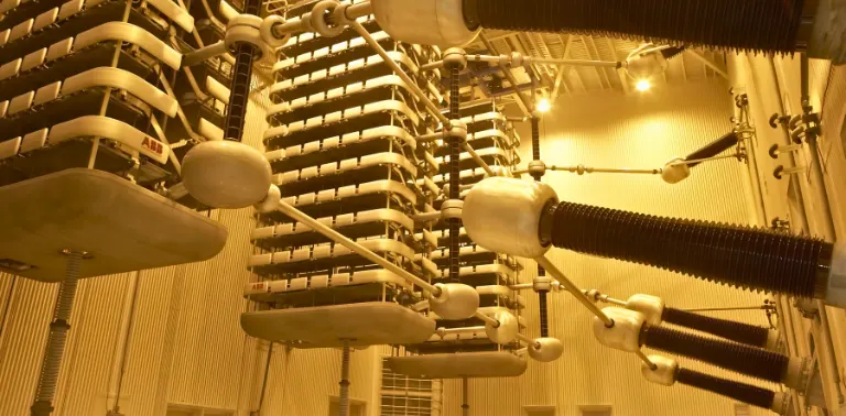 LCC-HVDC Technology: Converter Operation, Configurations, Reactive Power Control